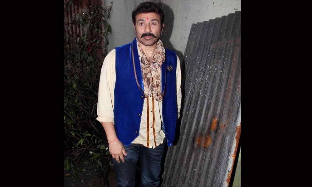 Sunny deol's look in upcoming movie bhayya ji superhit