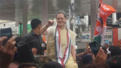 कांग्रेस को 'संजीवनी' देने काशी पहुंचीं सोनिया गांधी