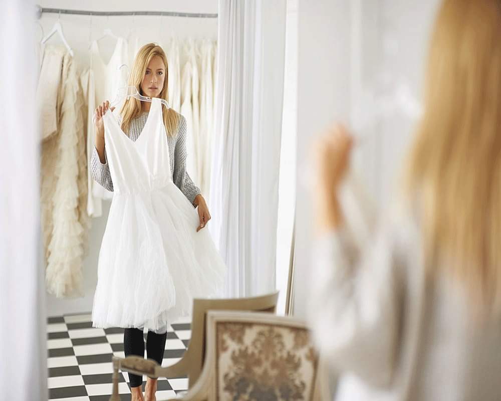 What do Girls Think While Sleeping?