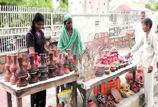 haryana women kabaddi team captain nirmala forced to selling kitchanware in market 