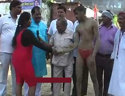 Women wrestler Renu fight like sultan in Kanpur