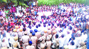 Khader were holed up in the crook of Hindon