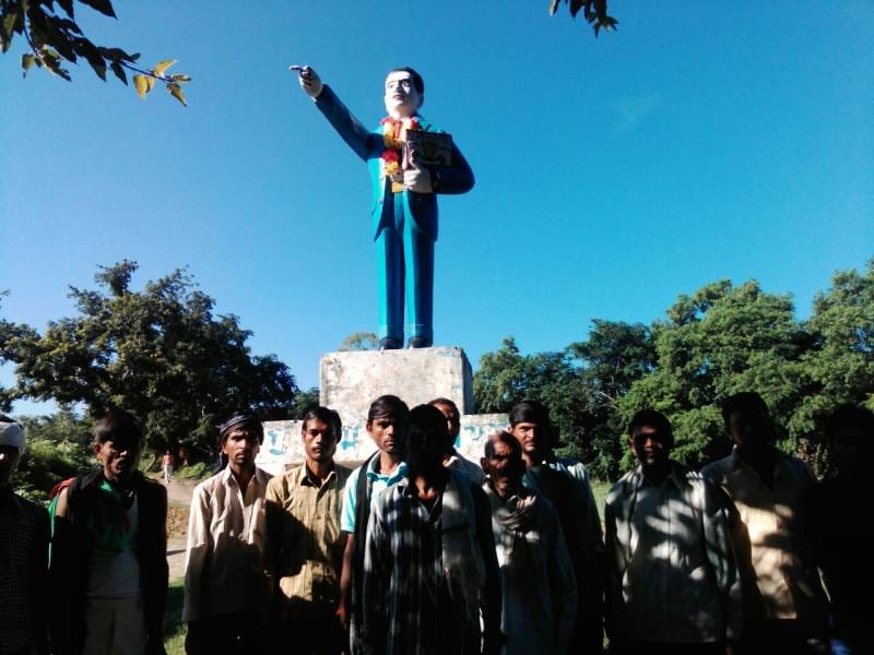 gaanv kutubapur mein ambedakar pratima kshatigrast