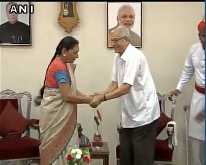  Anandiben patel submited resignation to governor