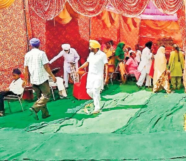 due to minor groom, police stopped barat in the way, bride family shocked