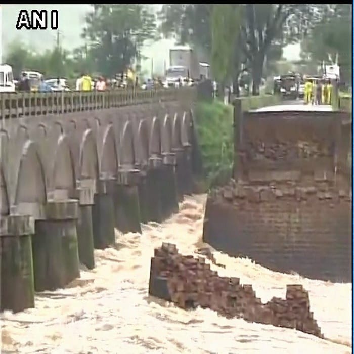 Bridge collapses on Mumbai-Goa highway near mahad, two buses with 22 persons aboard missing