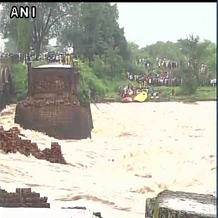 Bridge collapses on Mumbai-Goa highway near mahad, two buses with 22 persons aboard missing