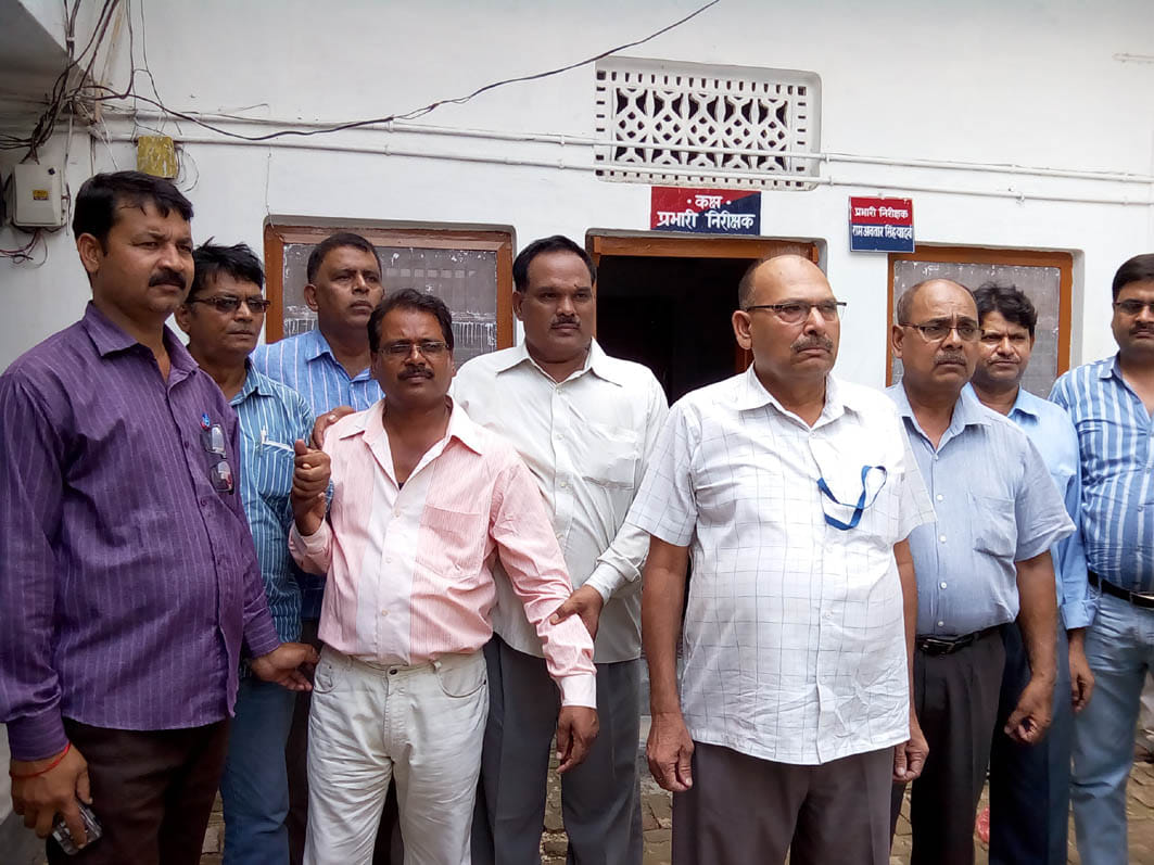 Je Electricity Department arrested bribery