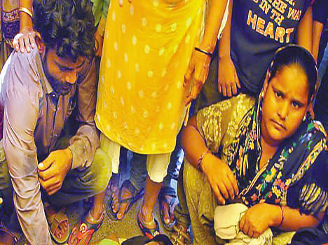 traders looted and beaten, police reached late