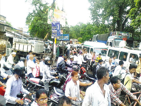 People trapped in the jam for five hours, altercation