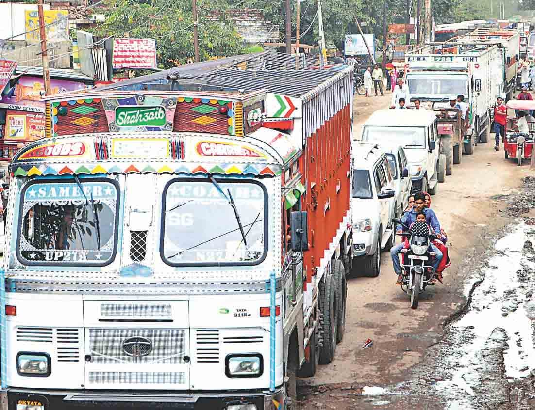 thousand vehicles stranded on the highway