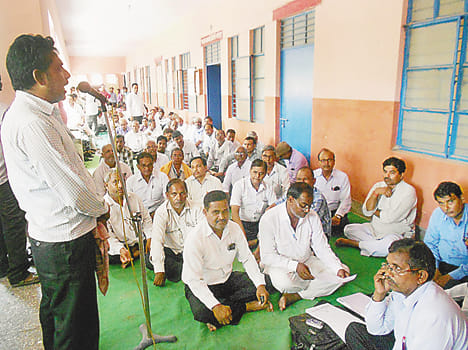 Azam Khan came down on lekhpal