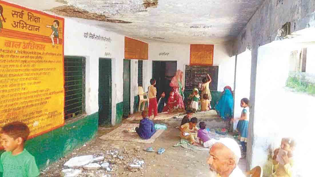 plaster of roof in school fell down