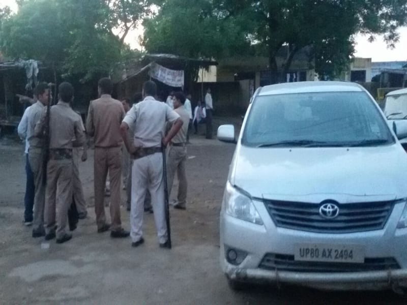 firing between police and goons in mathura
