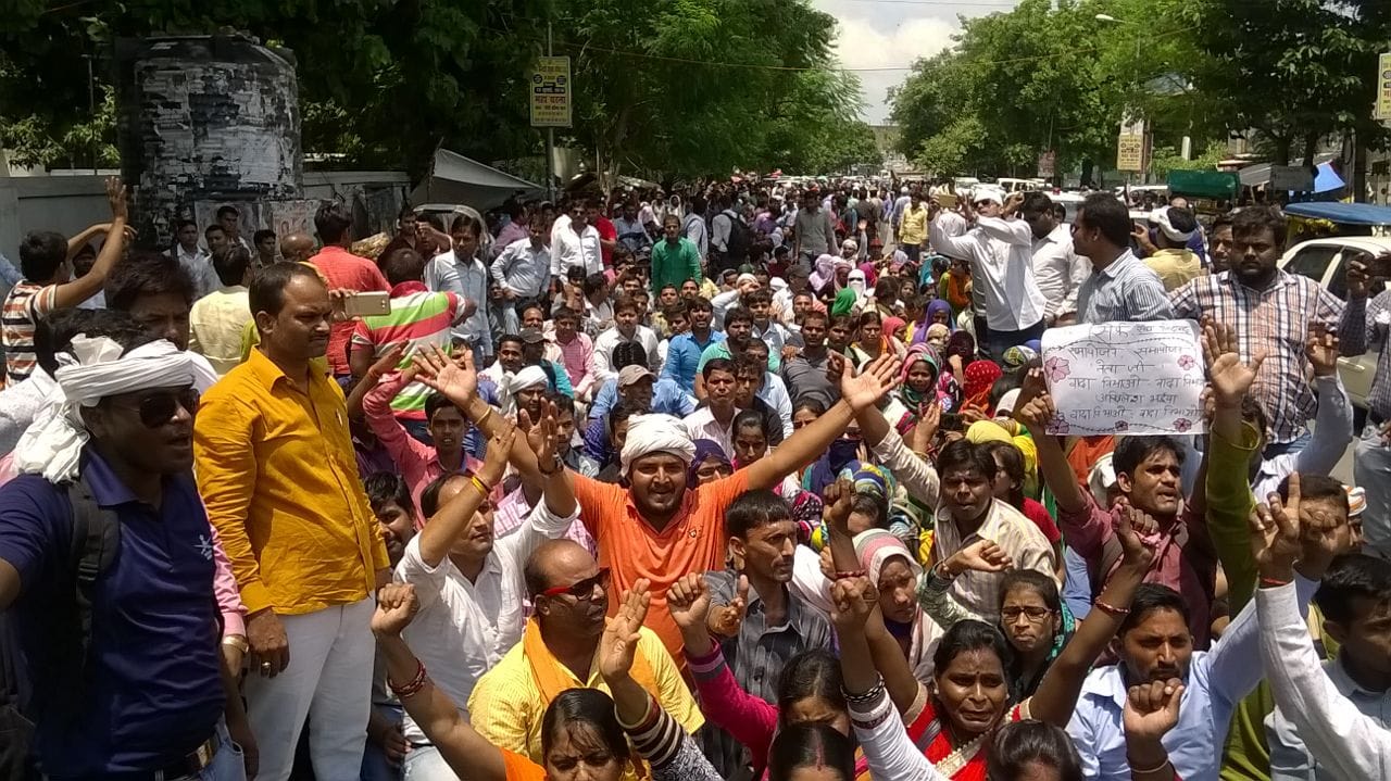anudeshak protest in lucknow
