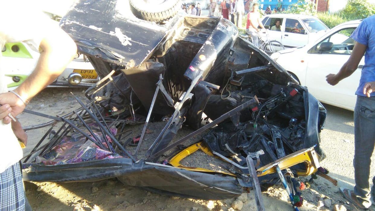 bus hit tempo, two died eight injured.