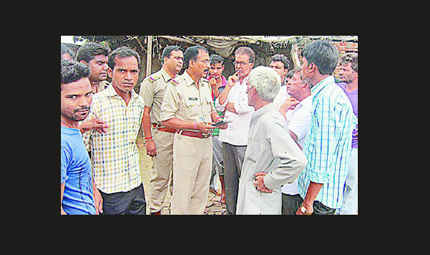 Villagers Looted And Beaten Up By Kacha Baniyan Dhari Gang Amar Ujala