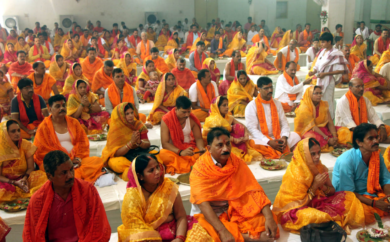 Veda Hrichaan congregation rang in, the couples archan