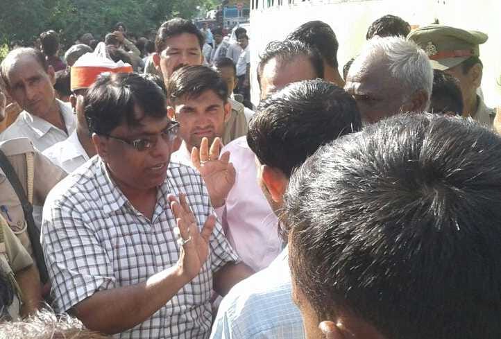 Htyaropion arrest Farrukhabad to highway jam