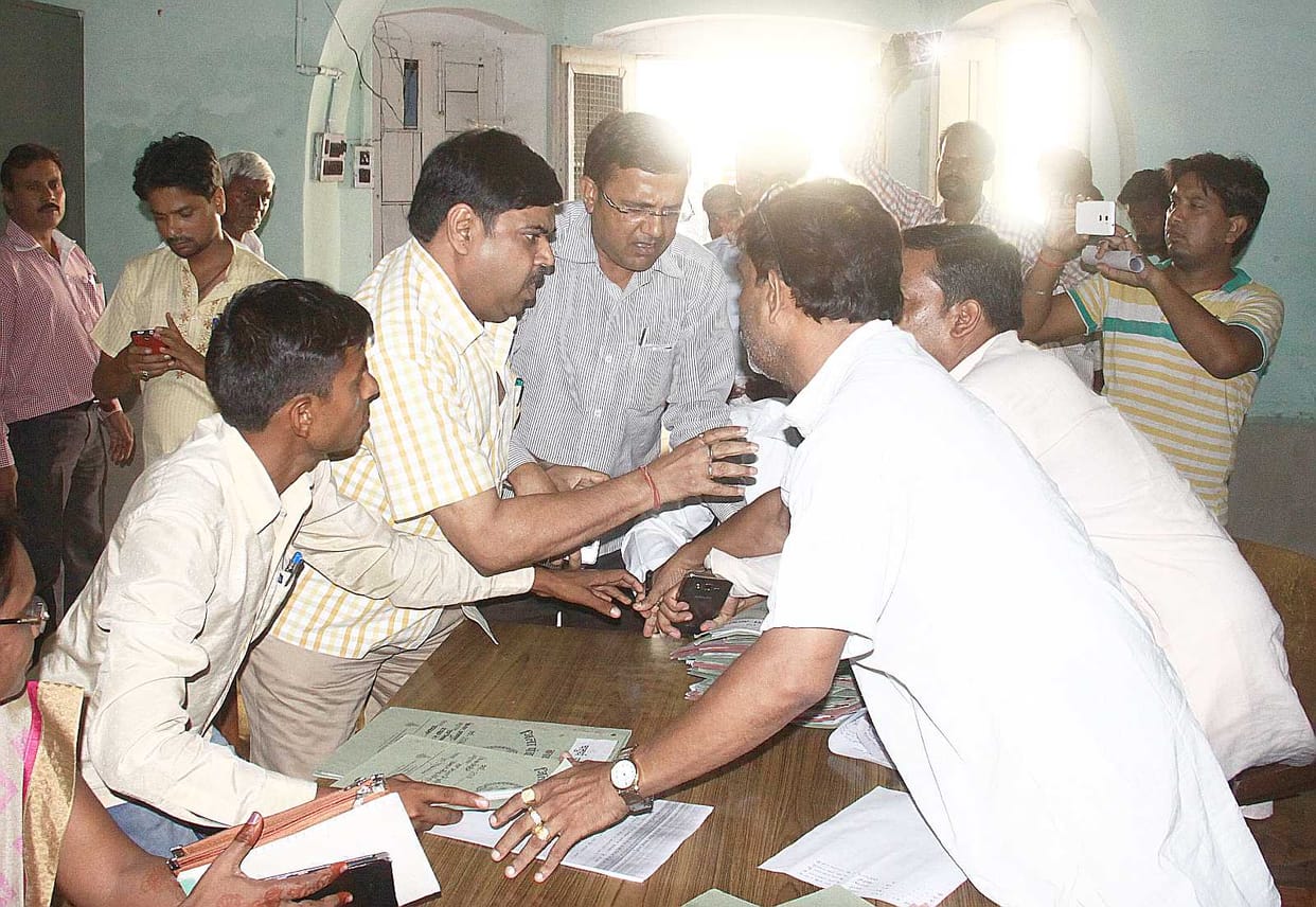 En: GEIPAN office members AMA scuffle