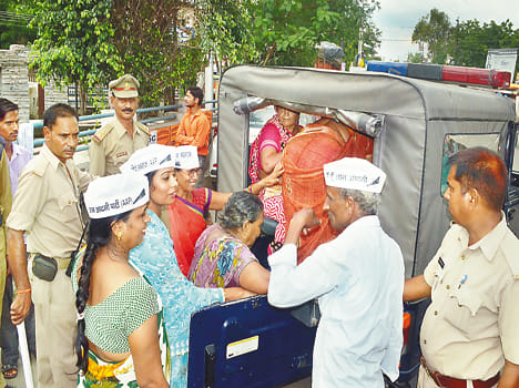 aap activist burned cm,s effigy