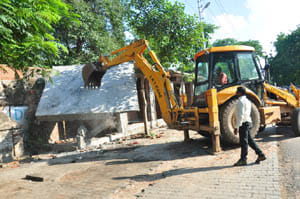  Wreaked on illegal construction bulldozer