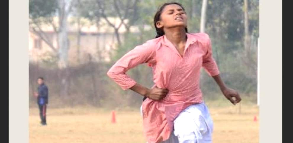 Mukesh Agnihotri Honoured Baksho Devi with One Lakh Prize.