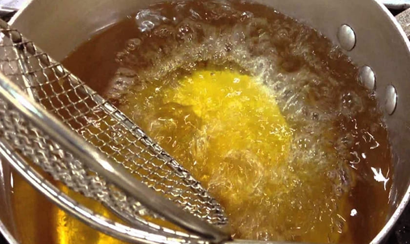 bijnor youth thrown into boiling oil pan