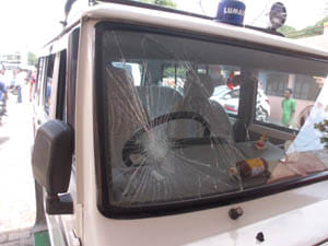  CMS beaten , ransacked