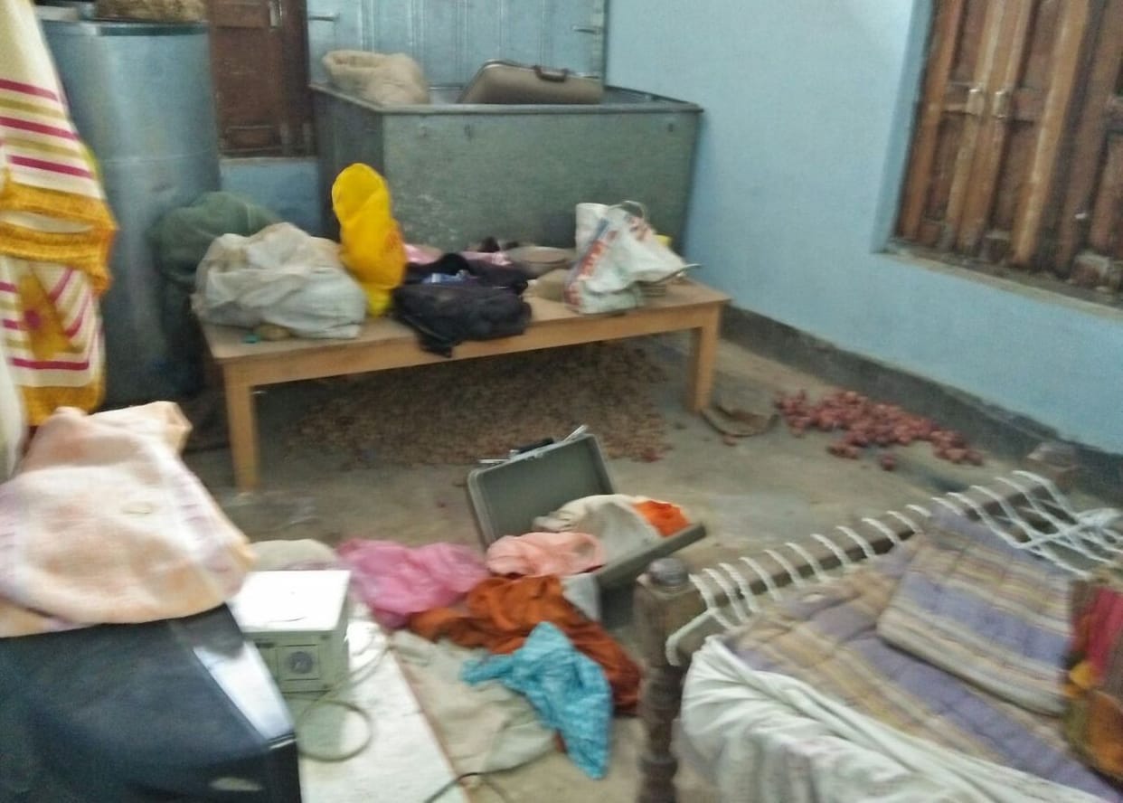 Looting shackled old woman home alone