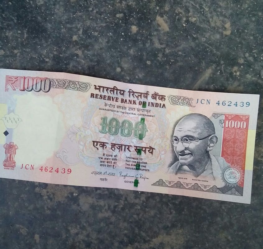 fake indian currency caught with smuggler in dwarahat.
