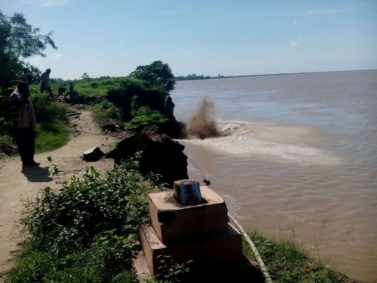 chaubechhapra me teen gharon ko leel gayi ganga