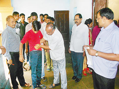 Munnabhai exam, then escaped caught
