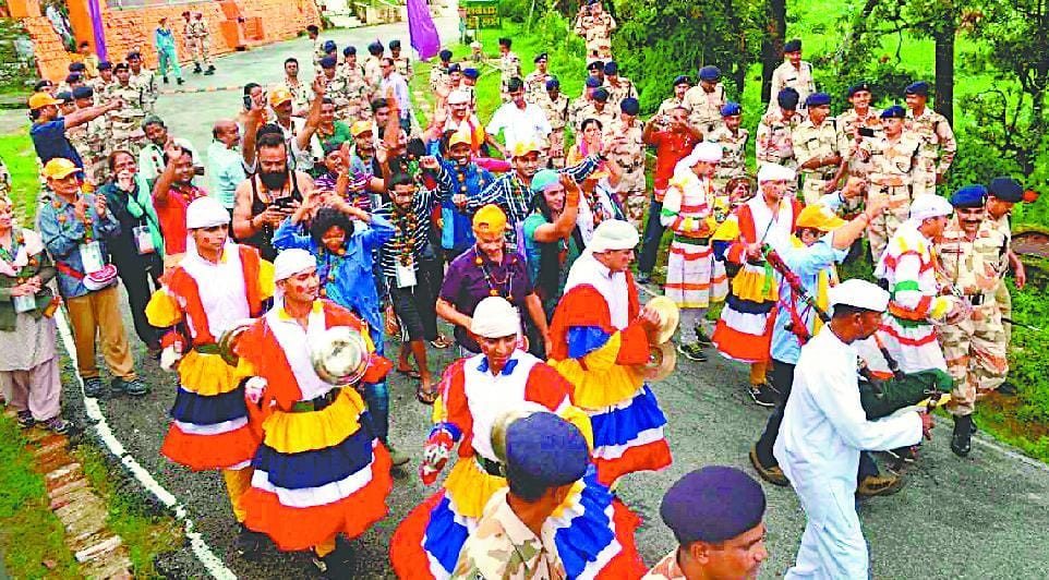 Fraud squad fiercely danced with passenger