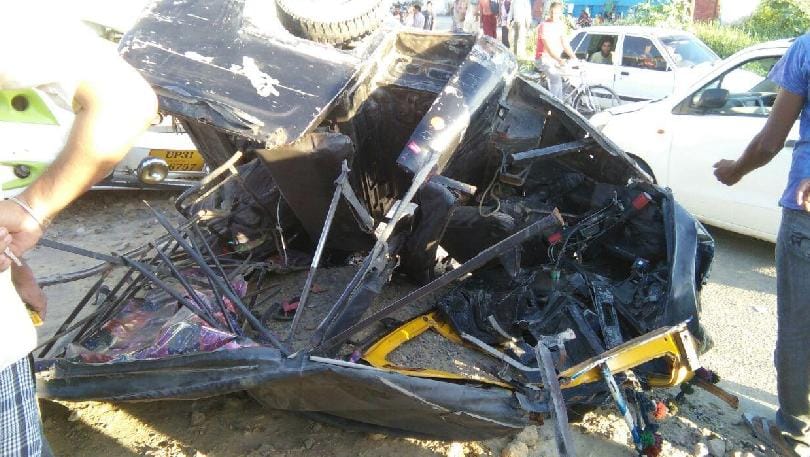 Tempo collision of bus and killed four , seven injured