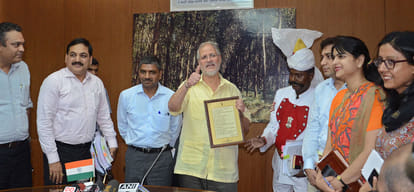 LG speak out the lines of poem on court decision