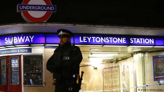 1 dead, 5 hurt in london knife attack
