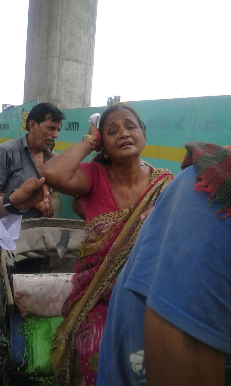 iron rod fell on woman from lucknow metro girder