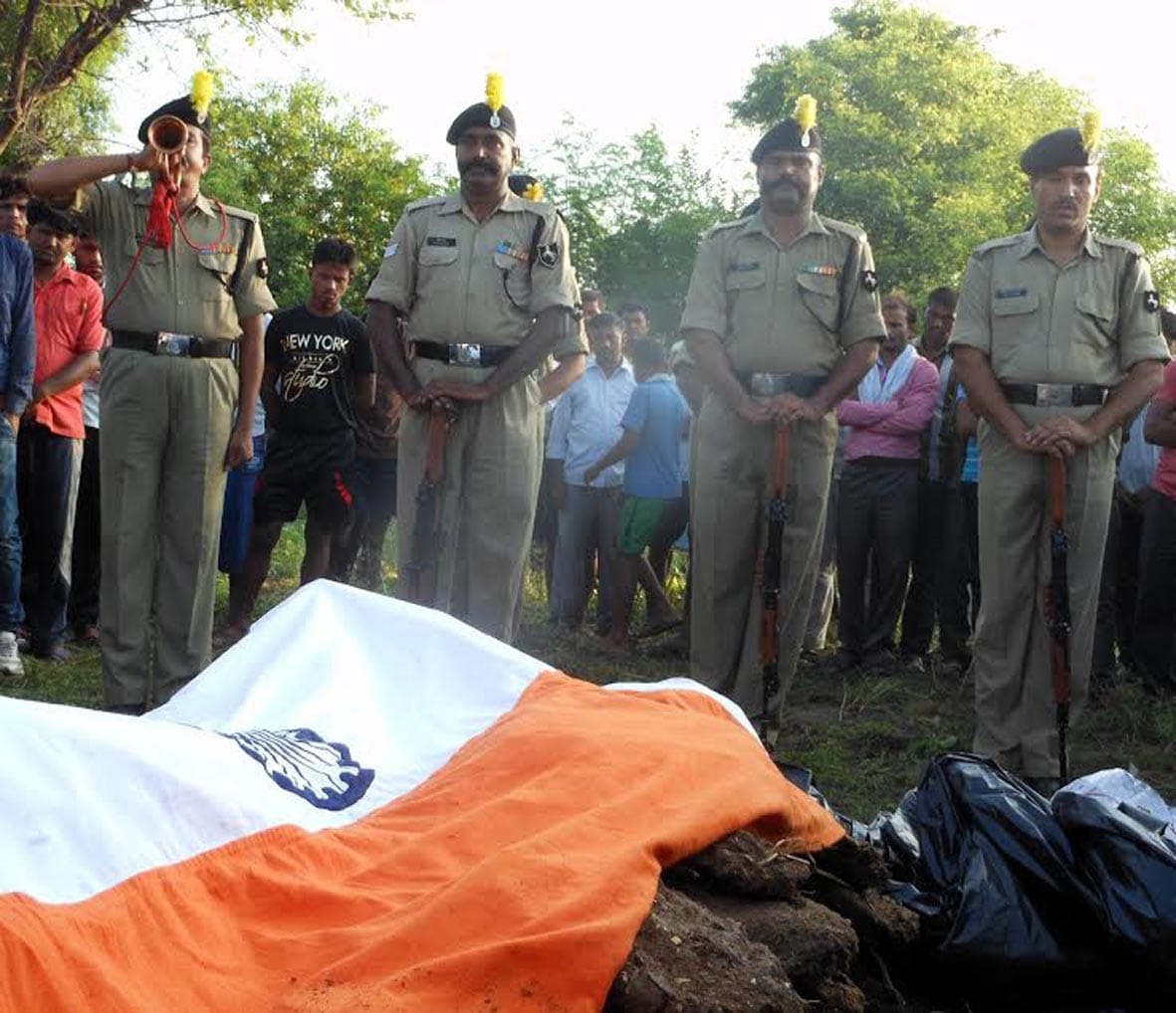 The body of the military man came to the village 