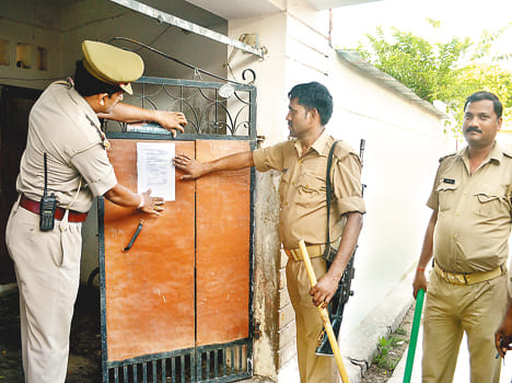 lookout notice served to scam convict