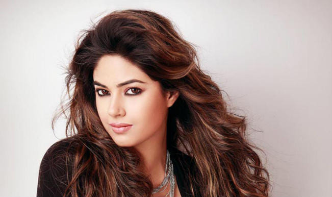 actress priyanka chopra little sister meera chopra profile and special interview
