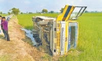 crime news, fatehabad, school bus, colaps, students injured,  harayana