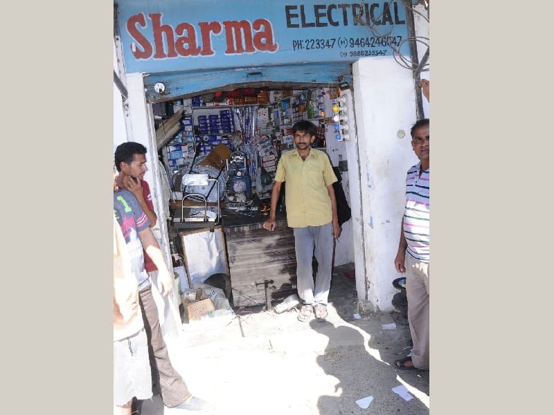 theft, gurdaspur theft, shutter break, gurdaspur, amritsar