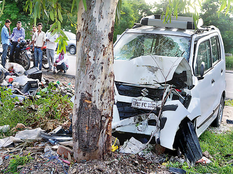 car collided with tree, man killed