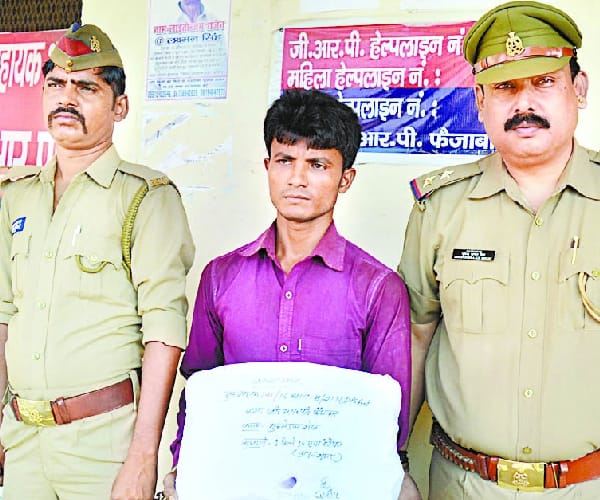  Police caught a man with brown sugar in faizabd.