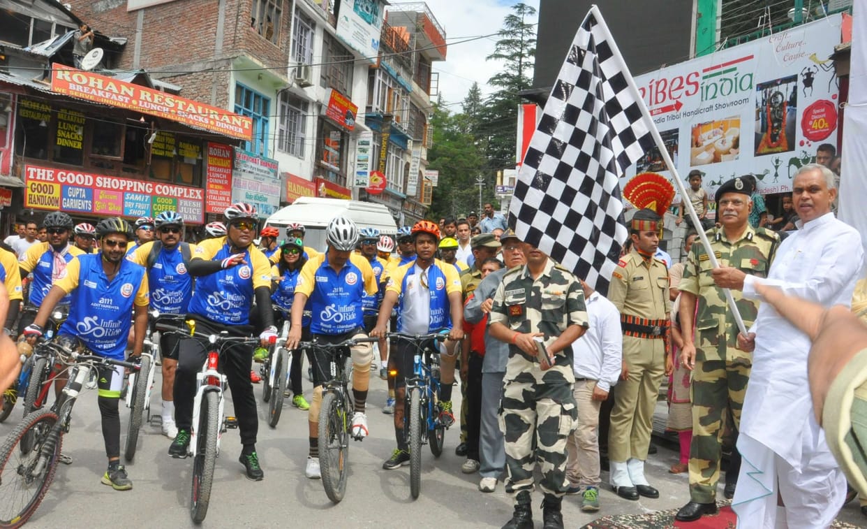 governor acharya dev vrat flagged off cycle rally in manali