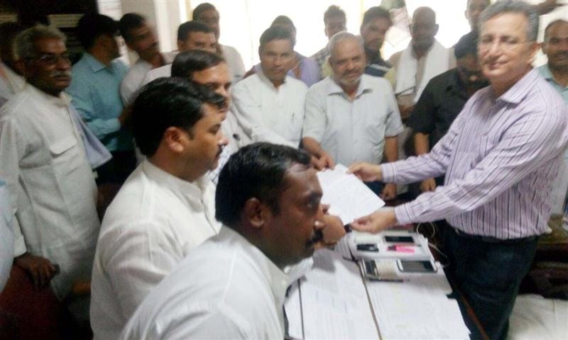 Farmers protest on MD office