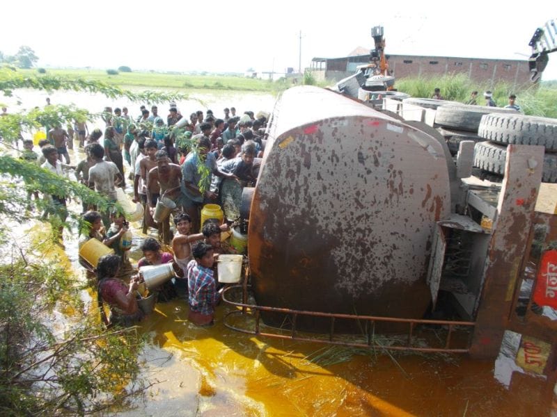 Full of palm oil tanker spilled in Kdd