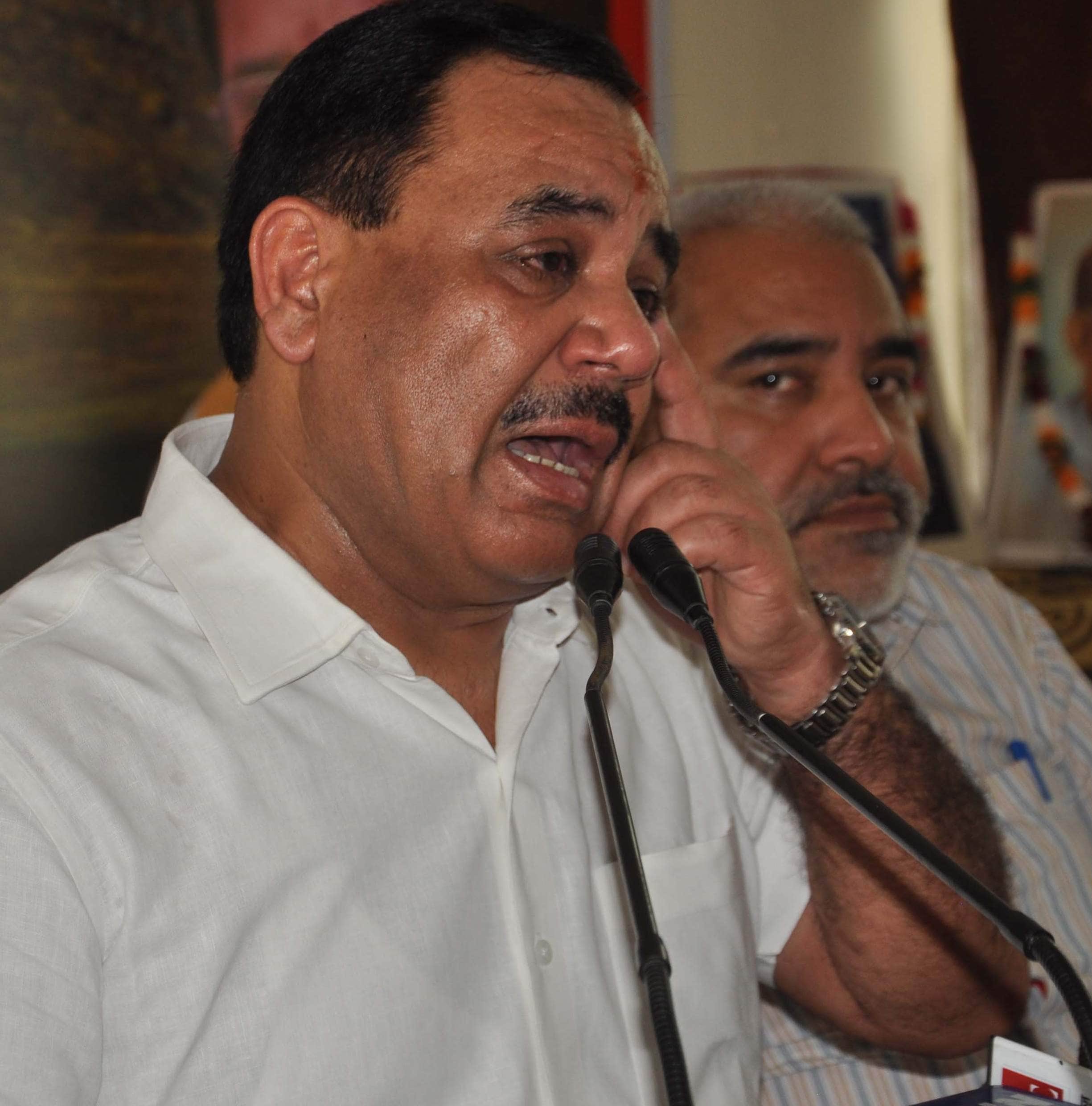 harak singh rawat cry before media on rape allegation.