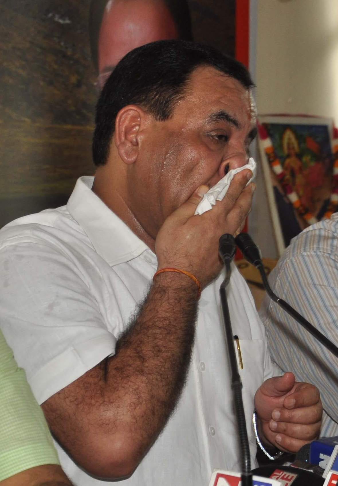 harak singh rawat cry before media on rape allegation.